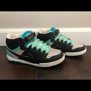 Women’s Nike Dunks Low 6.0